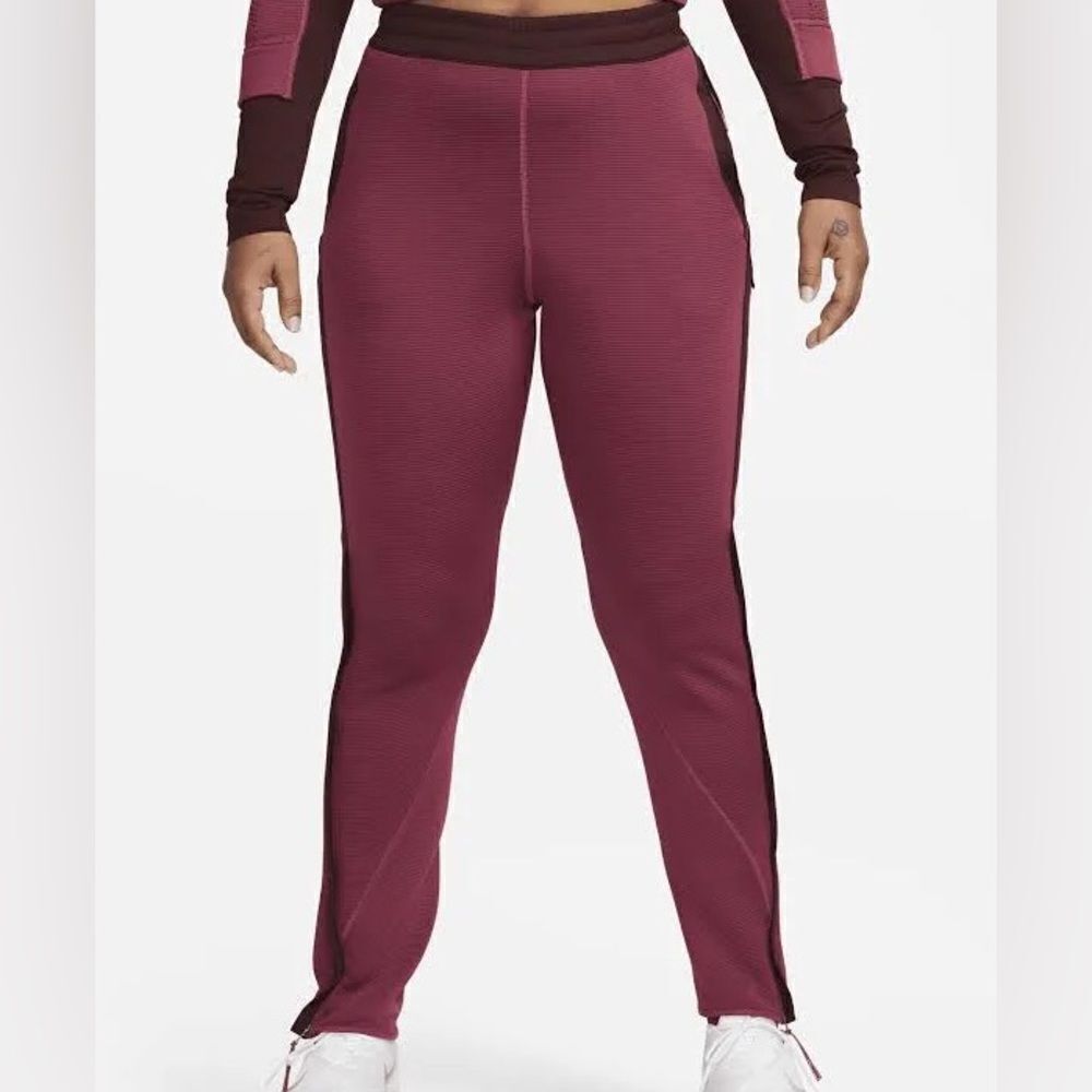 Nike Women’s Thermal Fit Training pants large maroon